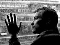 Οι θλιμμένοι άνθρωποι τα βλέπουν όλα γύρω τους…γκρίζα