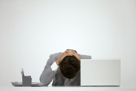 Κρύβουμε ότι μας αρρωσταίνει το εργασιακό στρες