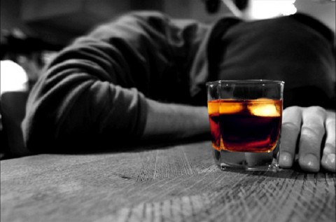 Πιο επικίνδυνο το αλκοόλ από τα ναρκωτικά