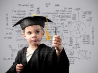 Κρετίνος; Είσαι και φαίνεσαι!