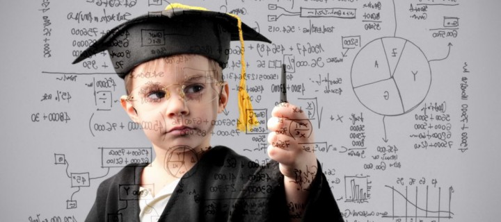 Κρετίνος; Είσαι και φαίνεσαι!